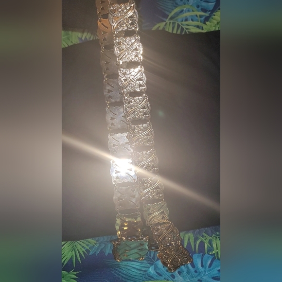 LOWSTART🚨VTG BELT 18K GOLD FINISH 41 INCH ADJUSTABLE HAVE DOUBLE HOOK🪝 - Picture 8 of 11